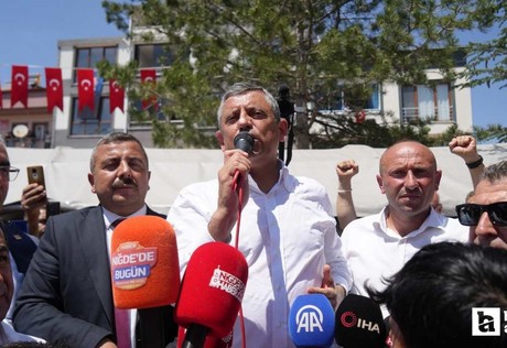 Özgür Özel: "Yüreğinde CHP'yi taşıyanlarla yol yürümeye devam edeceğiz"