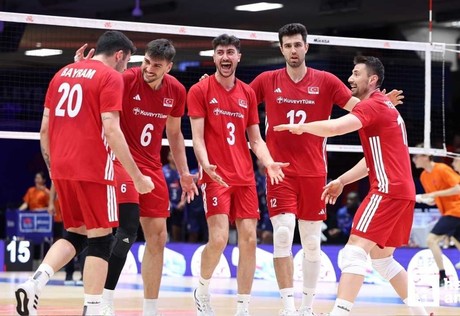 Voleybolda heyecan erkek voleyboluna kaydı: Rakip Sırbistan