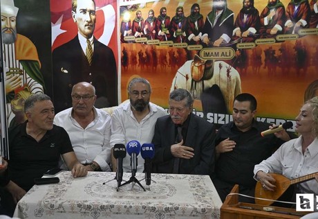 Ankara'da Türkmen Alevi Bektaşi Vakfı tarafından aşure dağıtıldı