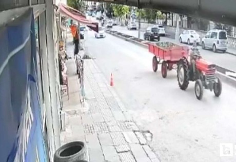 Haymana'da traktörün yerinden çıkan römorku paniğe neden oldu