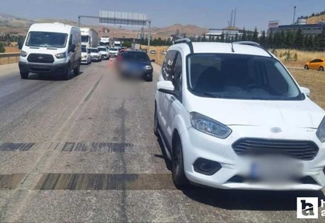 Kırıkkale-Ankara yolunda zincirleme trafik kazası: 3 araç birbirine girdi!