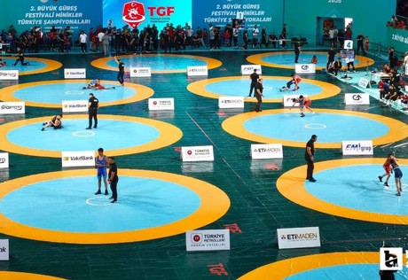 Türkiye Minikler Güreş Şampiyonası Ankara'da devam ediyor