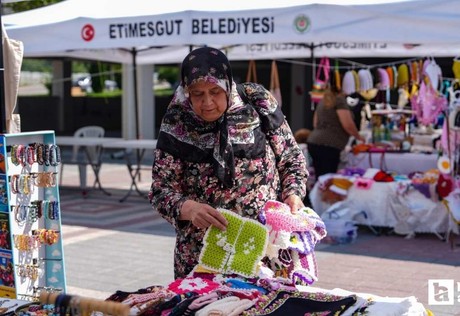 Etimesgut Belediyesi 14. Kadın Emeği Pazarı ile üreten kadınlarla vatandaşları buluşturdu