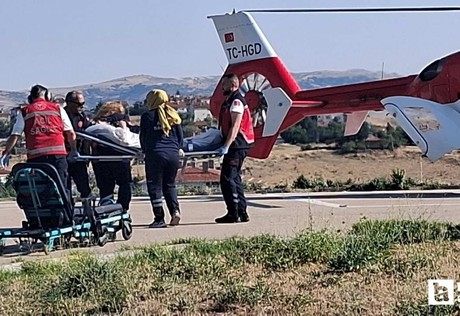 Nallıhan'da kalp krizi geçiren hasta, ambulans helikopterle Ankara Şehir Hastanesine sevk edildi