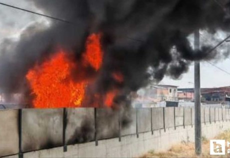 Sincan'da boş arazide çıkan yangın tren istasyonuna sıçradı