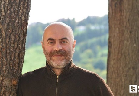 Ünlü yönetmen Ezel Akay yasaklı madde operasyonunda gözaltına alındı