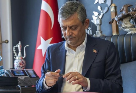 Özgür Özel, YENİ Parti'nin logosunu paylaştı