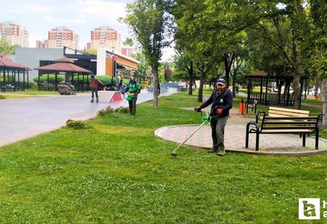 Etimesgut Belediyesi ilçe genelindeki parklarda temizlik ve bakım çalışması gerçekleştirdi