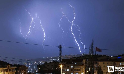 Ankara'da şiddetli yağış can aldı! Yağmurdan korunmak isteyen kişilerin üzerine tabela devrildi