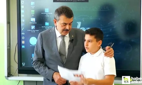 Ankara'da karneleri Milli Eğitim Bakanı Tekin verdi