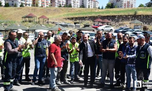 Pursaklar Belediye Başkanı Ertuğrul Çetin belediye personeli ile bayramlaştı