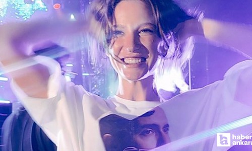 Serenay Sarıkakaya aşka geldi! Sevgilisi Mert Demir'i konserinde yalnız bırakmadı