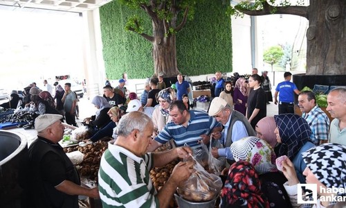 Pursaklar Belediyesi’nin kapalı pazar yerine vatandaşlar yoğun ilgi gösterdi