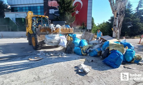 Pursaklar Belediyesi atık ve molozları toplayarak sokakları temiz tutuyor