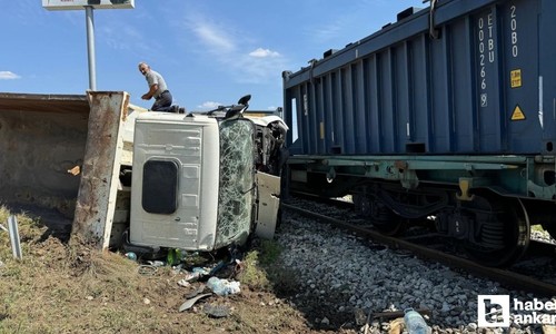 Çankırı’da korkutan kaza! Tren hafriyat kamyonuyla çarpıştı!