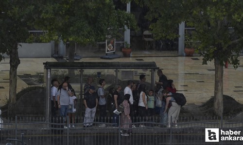 Ankara'da aniden bastıran yağış günlük hayatı olumsuz etkiledi