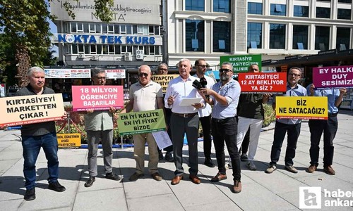 Ankara'da kırtasiyeciler zincir marketlere karşı basın açıklaması yaptı