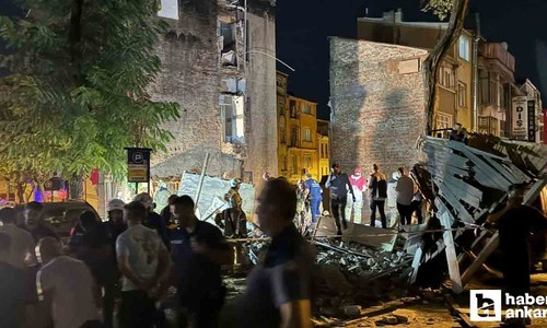 İstanbul Fatih'te 3 katlı bina çöktü! İtfaiye arama çalışmalarına başladı!