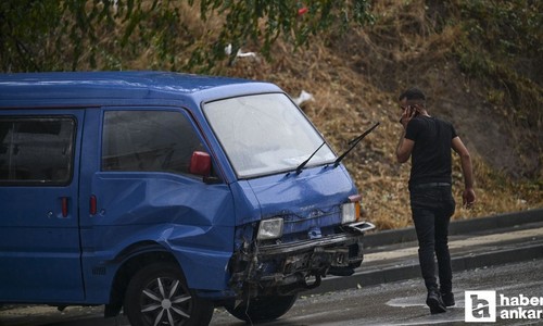 Ankara'da trafik kazasında minibüs kayalıklara çarptı!