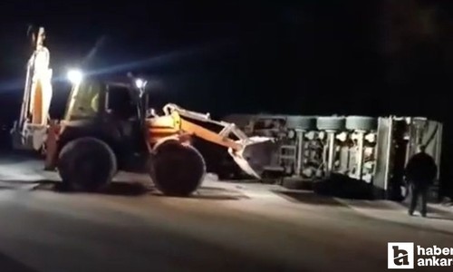 Ankara'da tırın dorsesi seyir halindeyken ayrılarak yola savruldu