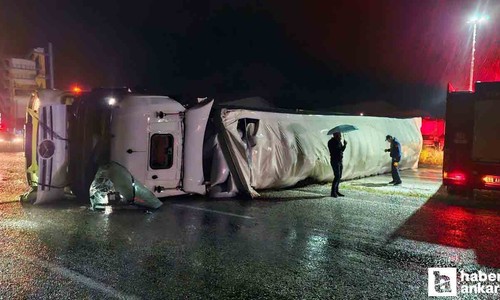 Çorum'da fındık kabuğu yüklü tır devrildi, 2 kişi yaralandı!