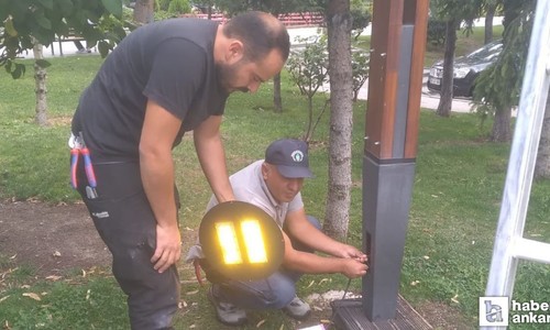 Pursaklar Belediyesi ekipleri parkların ışıklandırmasında iyileştirme yapıyor