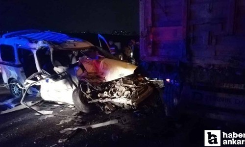 Polatlı'da lastiği patlayan hafif ticari kamyona çarptı 2 ölü, 1 yaralı!