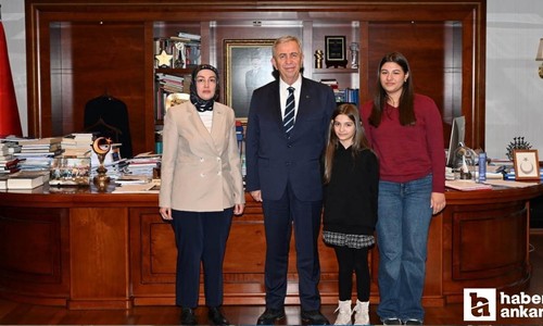 Sinan Ateş'in eşi Ayşe Ateş çocuklarıyla Mansur Yavaş'ı makamında ziyaret etti