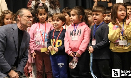 Etimesgut Belediye Başkanı Beşikçioğlu tiyatro sahnesinde minikleri ağırladı