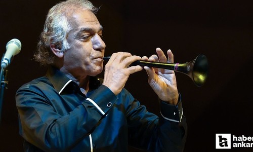 Dünyaca ünlü sanatçı Omar Faruk Tekbilek Ankara'da sahne aldı