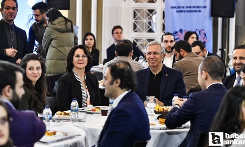Mansur Yavaş "Gençlikle Gelecek” programında genç avukatlarla bir araya geldi