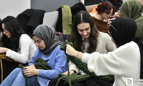 ABB Genç Akademi öğrencileri ihtiyaç sahipleri için atkı ördü