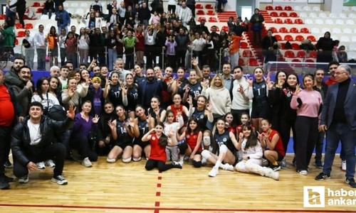 Etimesgut Belediyesi'nin voleybol takımı zirve yarışını sürdürüyor
