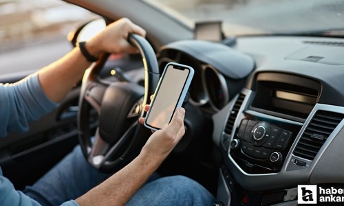 Araç sürerken telefon kullanmayı iki defa düşünün: 2025'in cezası belirlendi!