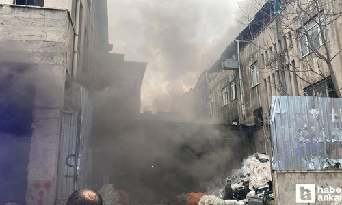 Ankara Altındağ İskitler'de yangın çıktı: Gökyüzü siyah dumanla doldu