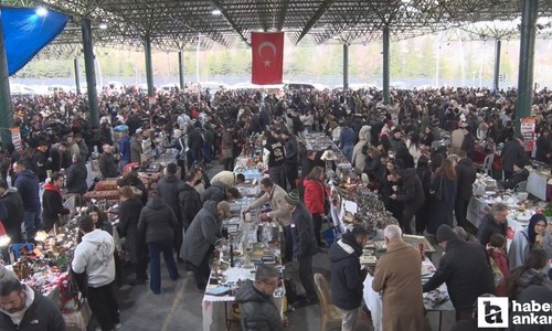 Ankara'da antika meraklıları yılın son pazarında bir araya geldi