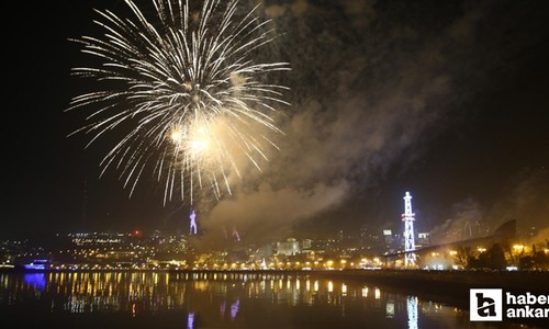 Azerbaycan 2025'i havai fişeklerle karşıladı