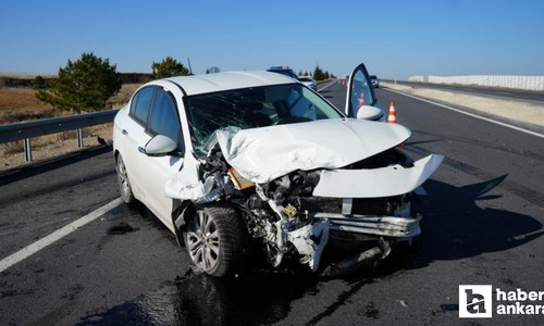 Kırıkkale'de 2 otomobil kavşakta çarpıştı!