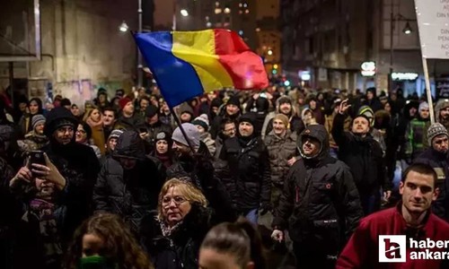 Romanya'da halk Cumhurbaşkanlığı seçiminin iptal edilmesini protesto etti