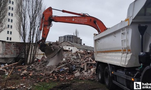 Pursaklar Belediyesi harekete geçti: Metruk yapılar yıkılıyor