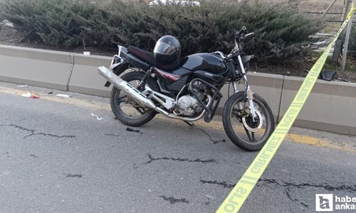 Mamak'ta 16 yaşındaki motosiklet sürücüsü seyir halindeki kamyonete çarptı
