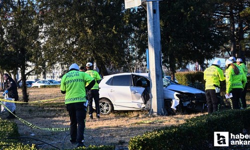Çankaya'da direğe çarpan otomobil sürücüsü hayatını kaybetti