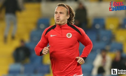 Yeni transfer Matej Hanousek ilk kez vitrine çıktı