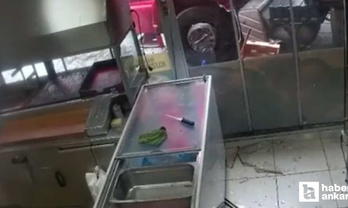 Sincan'da TIR tavuk dükkanına girdi
