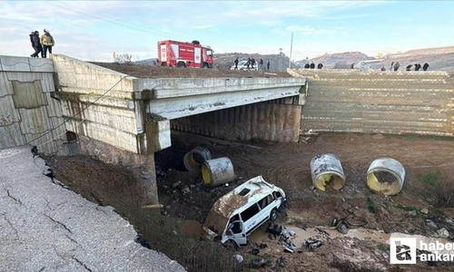 Tuzla'da servis minibüsü şarampole devrildi, kazada 16 kişi yaralandı