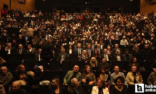 Erdal Beşikçioğlu'nun yönettiği Yunus Emre Bir Tasavvuf Müzikali'nin prömiyeri yapıldı