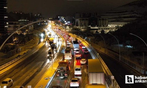 Ankara Çankaya'da kaza nedeniyle uzun araç kuyruğu oluştu