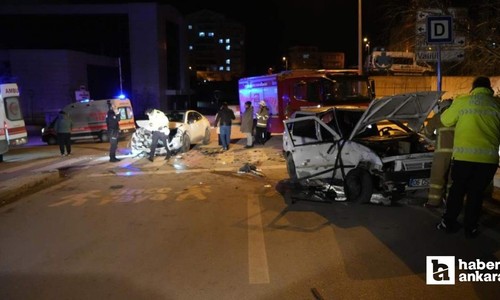 Kırıkkale'de kazada hurdaya dönen 2 otomobilden 3 yaralı çıkarıldı