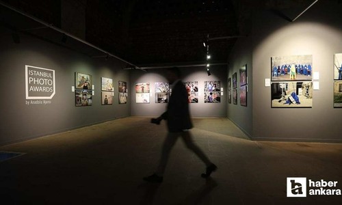 Otuz yıldır biriktirdiği mizah kültürünü yansıtan illüstrasyon koleksiyonunu Ankara'da sergiliyor