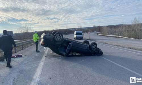 Çorum'da köpeğe çarpmak istemeyen otomobil takla attı